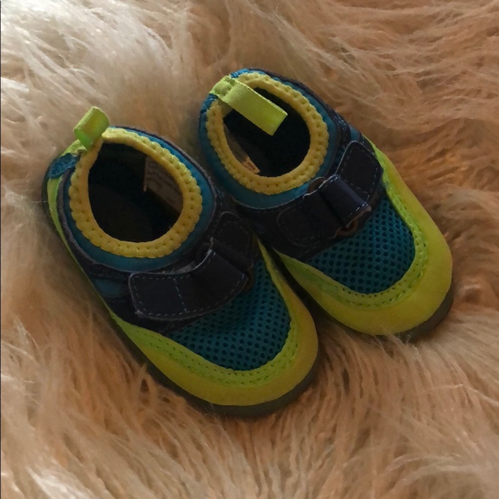Toddler water shoes size 5
